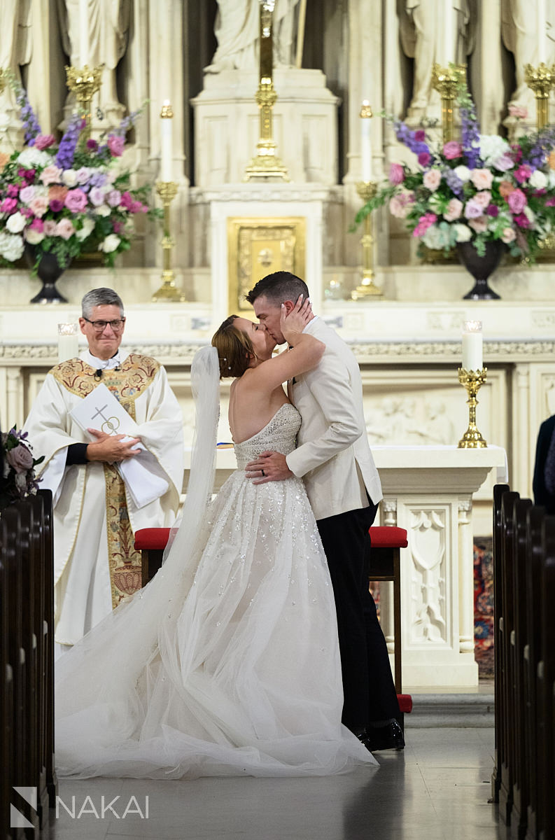 st james chapel chicago wedding photography kiss