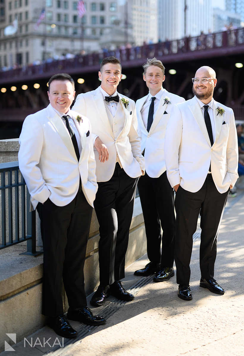 downtown Chicago wedding pictures groomsmen