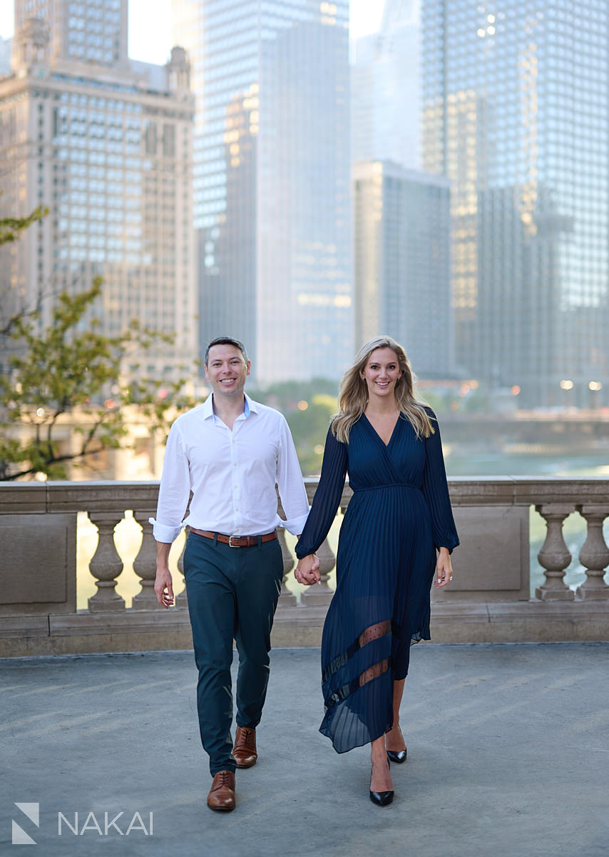 engagement photos chicago wrigley building