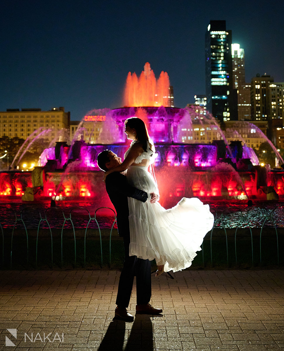 chicago buckingham fountain engagement night time photos