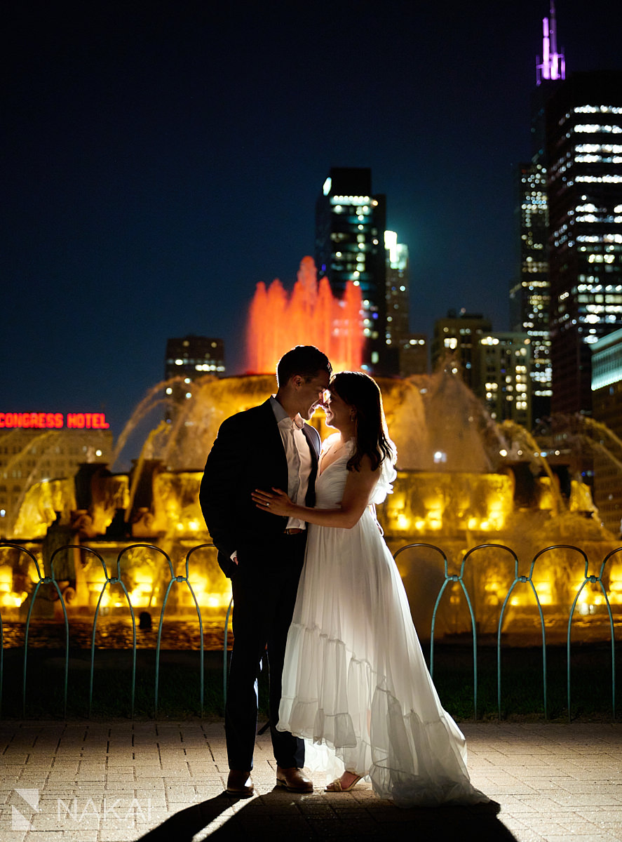 chicago buckingham fountain engagement nighttime photos