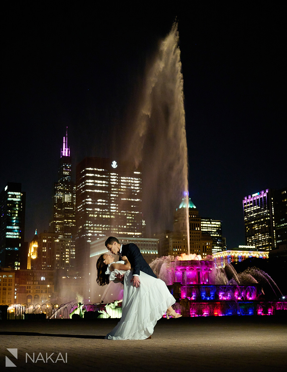 dip chicago engagement photos night time buckingham fountain